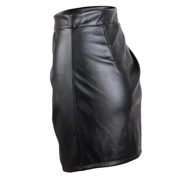 Faux leather high split mini skirt - Picture 6 of 7